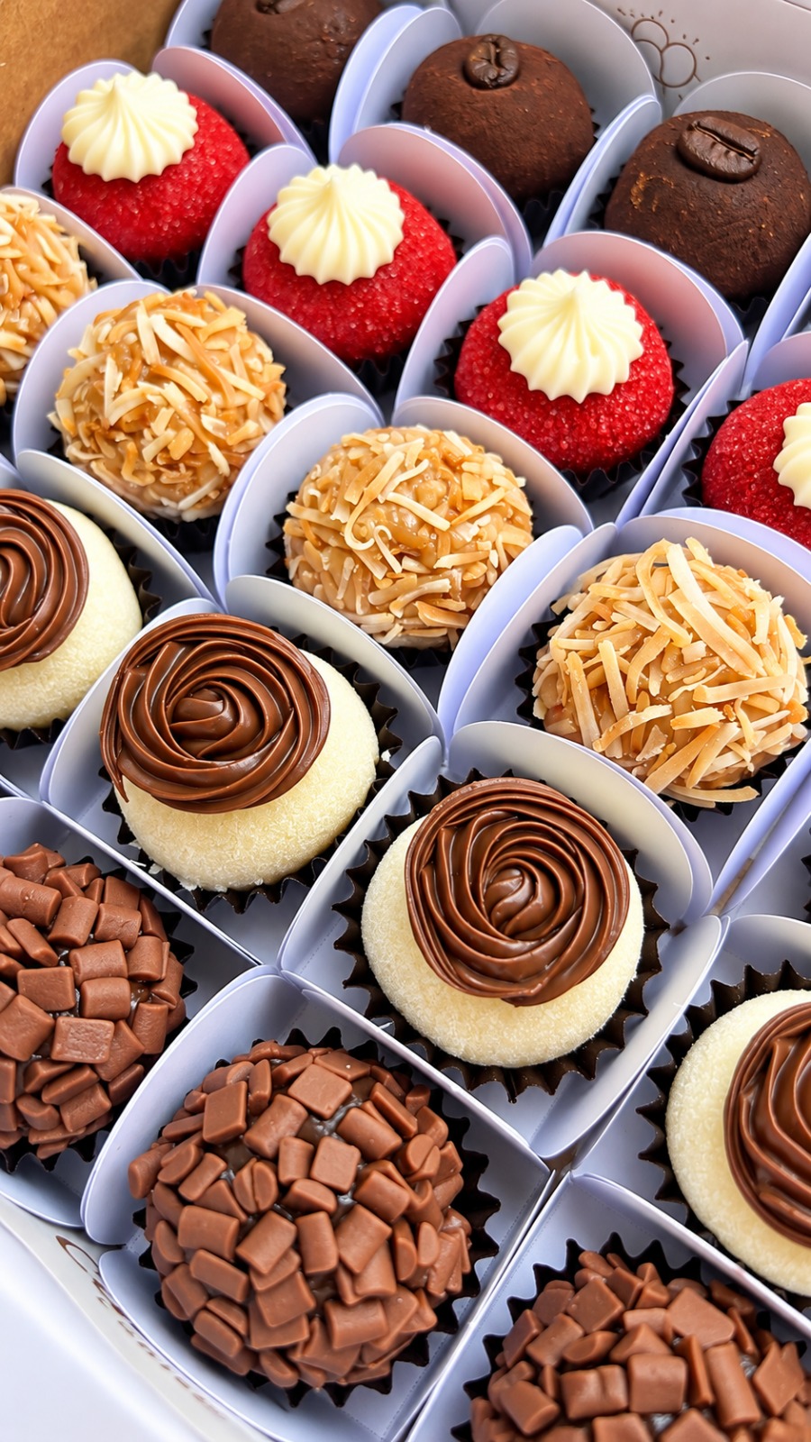 Seleção de brigadeiros de chocolate, Ninho com Nutella e outros sabores